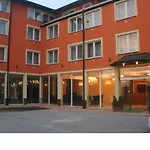 Hotel Daisy Budget *