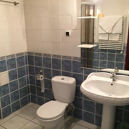 Hotel Daisy Budget *