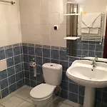 Hotel Daisy Budget *